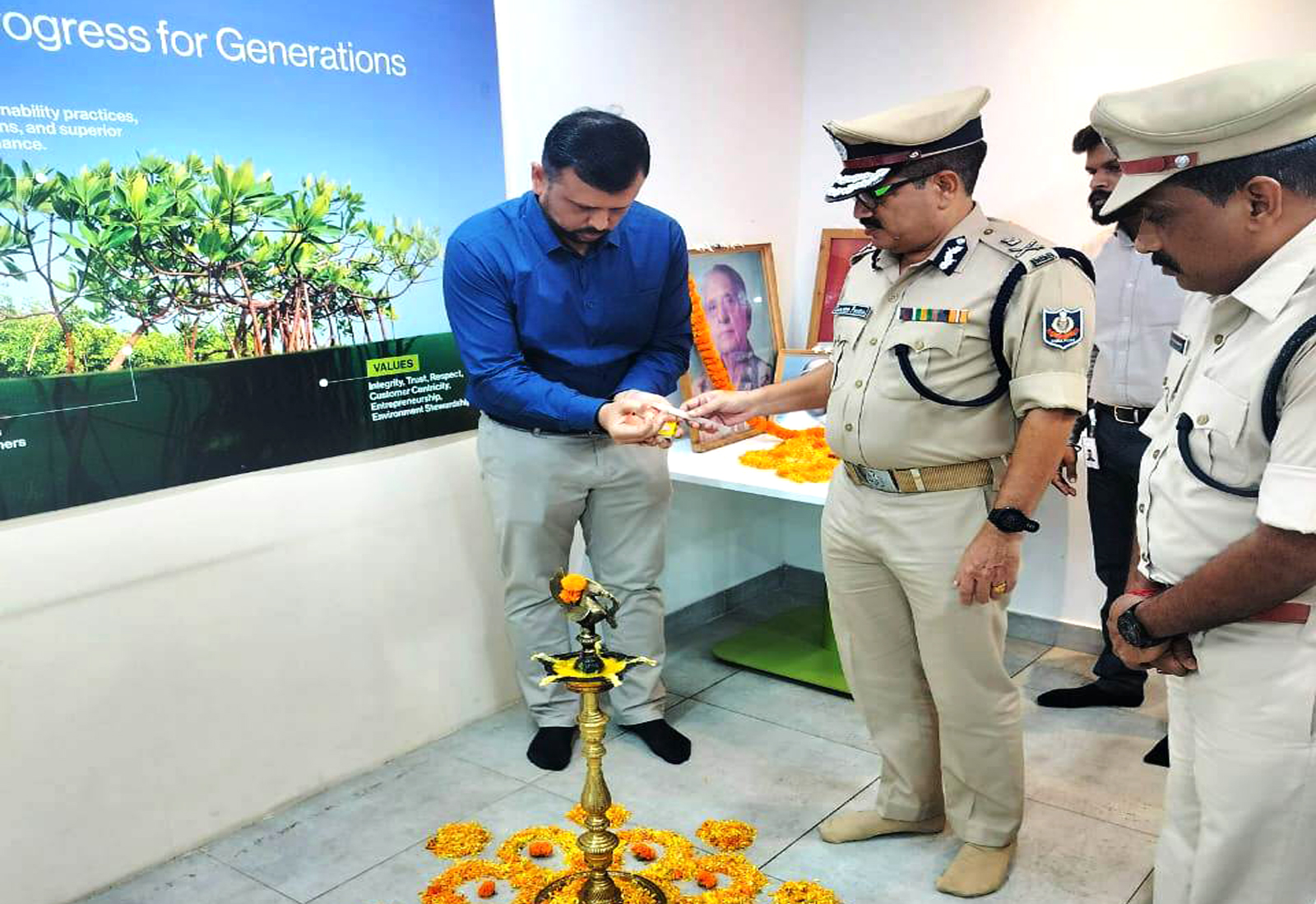 Godrej & Boyce, in collaboration with IRCS & Commissionerate Police Bhubaneswar-Cuttack, successfully organized a Voluntary Blood Donation Camp at Pahala, Bhubaneswar, on 08.08.2024. Inaugurated by Shri Sanjeeb Panda, IPS, Commissioner of Police, the camp collected 51 units of blood, contributing to the community’s health. We extend our heartfelt thanks to all donors and volunteers!