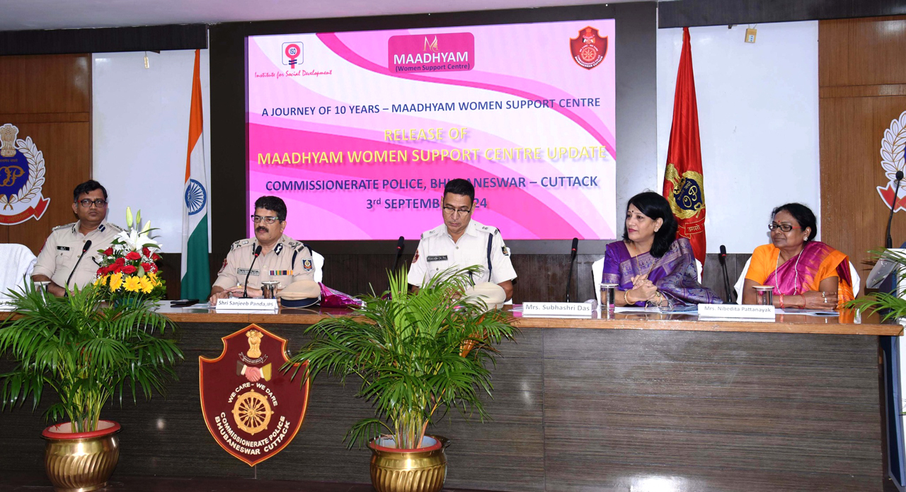 On the completion of 10 years of the “Maadhyam” Women Support Center in Bhubaneswar and Cuttack, was observed this milestone by releasing a report card in the presence of Commissioner of Police, Sri Sanjeeb Panda, DCP Cuttack, Sri R. Prakash and DCP (Hdqrs.) Sri Prakash Chandra Pal. The event was held at 4:00 PM in the Conference Hall of Police Seva Bhawan, Bhubaneswar on 03.09.2024.