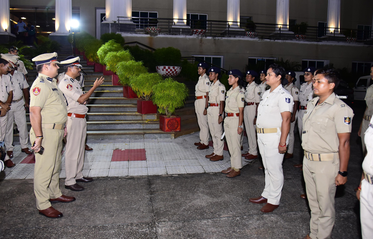 On 10.10.2024 the Commissioner of Police, BBSR -CTC, Sri Dev Datta Singh, in the presence of DCP Bhubaneshwar UPD, Sri Pinak Mishra launched a special motorcycle patrolling named as “SHAKTI BAHINI”. This special initiative focuses on women’s and children’s safety during the  Dussehra Festival. 40 women police officers and 20 motorcycles will augment the already existing Police arrangements. This proactive measure is aimed at preventing crimes against women, and ensuring a safe and secure environment for all.