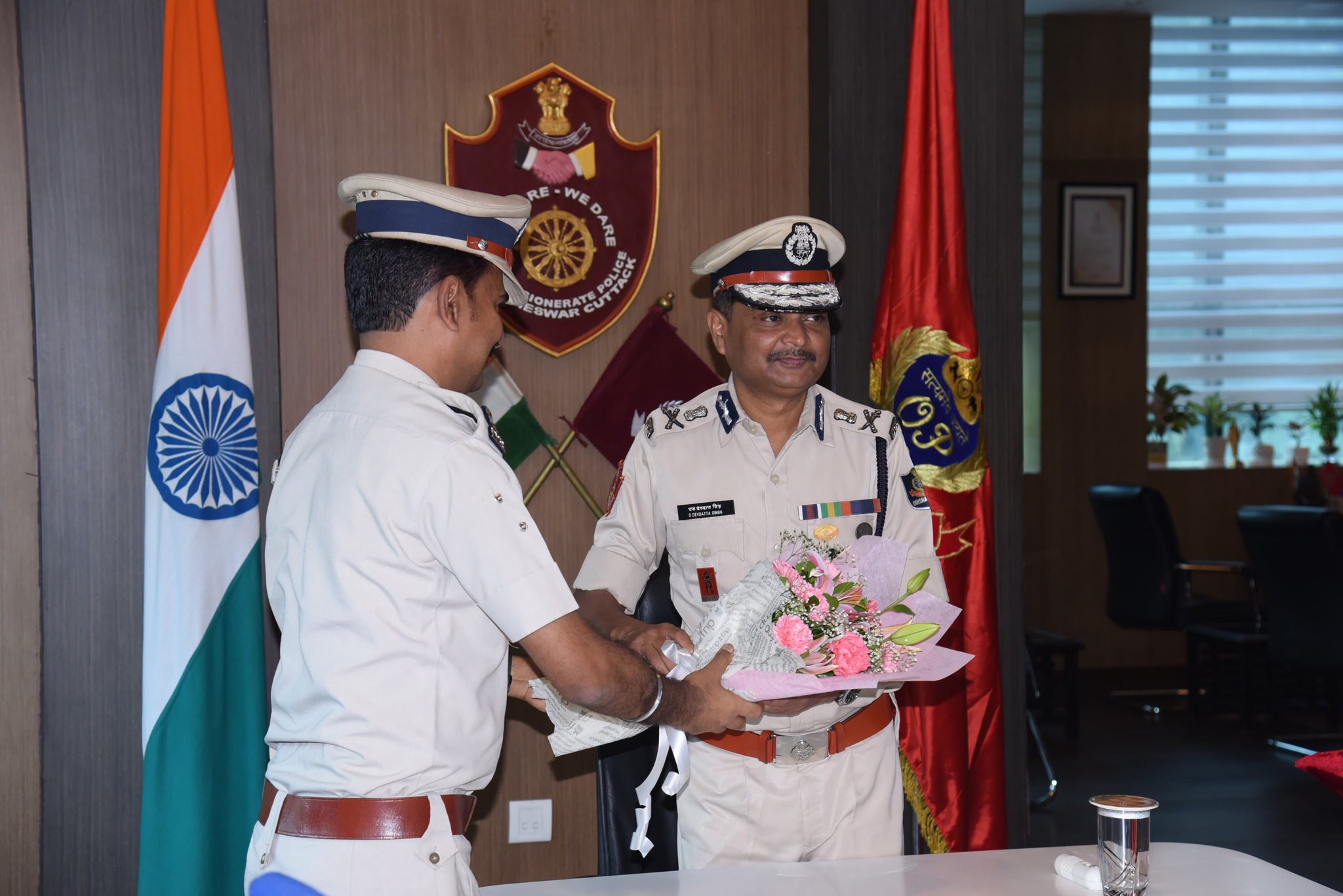 On 03.10.2024, Dr. Umashankar Dash, IPS, joined as Addl. Commissioner of Police, Bhubaneswar-Cuttack. Ready to lead with dedication and integrity, ensuring safety and harmony for all. A warm welcome in the presence of Dr. Suresh Dev Datta Singh, IPS, Commissioner of Police, Bhubaneswar-Cuttack.