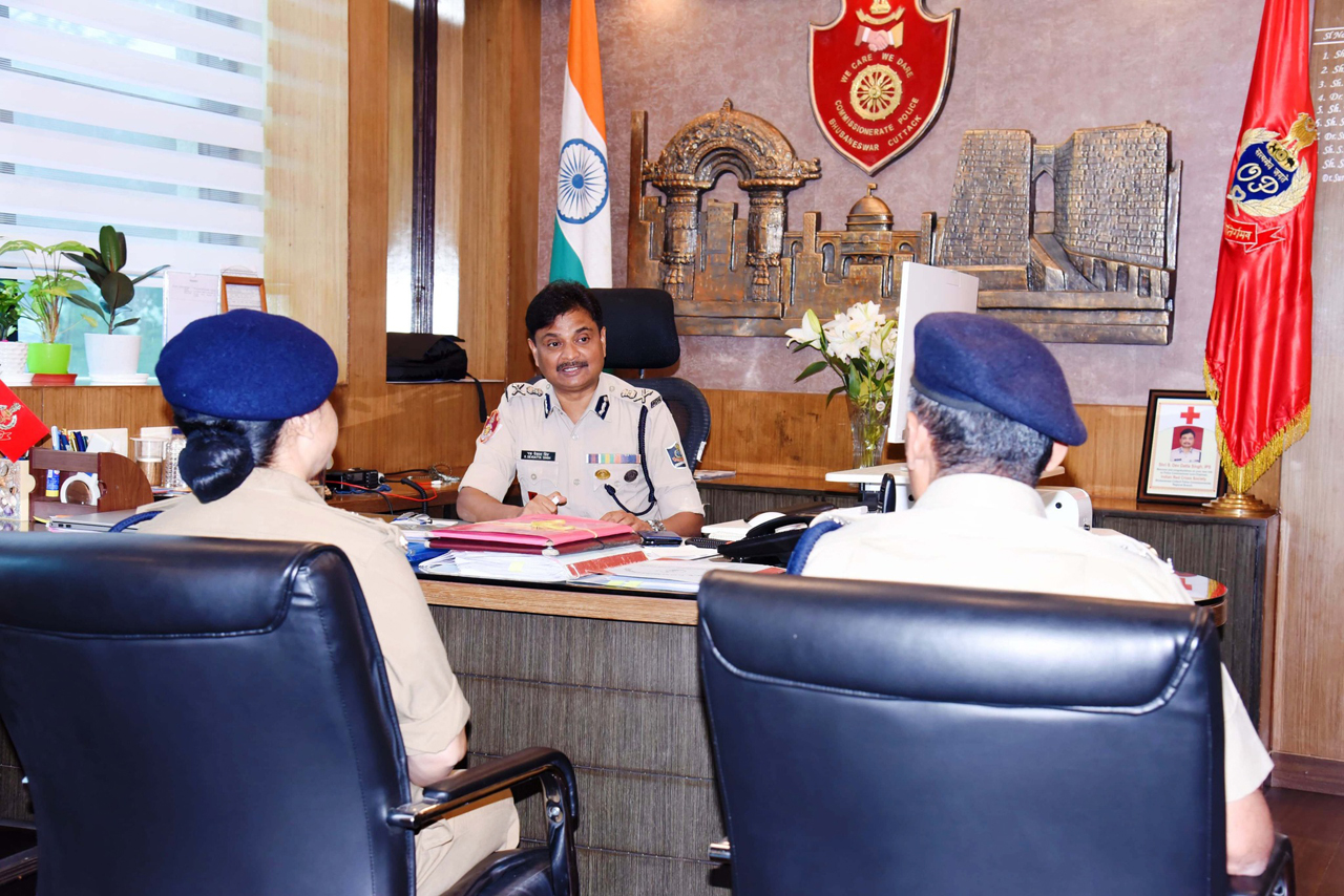 13 IPS officers of different states from Odisha SCCT Region visited the Commissionerate Police and had an insightful conversation with the Commissioner of Police,  Bhubaneswar-Cuttack on 09.10.2024.