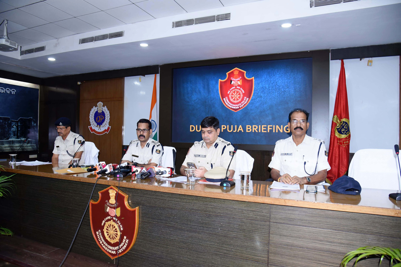 On 09.10.2024 Addl. CP BBSR-CTC, Dr. Umashankar Dash, IPS, DCP Bhubaneswar, Sri Pinak Mishra, IPS, in the presence of Addl. DCP, Bhubaneswar UPD, Sri Suresh Patra and DCP Traffic Sri Tapas Das briefed all deployed officers to outline the security and traffic arrangements for Durga Puja. The Key areas discussed included force deployment, crime prevention strategies, and dedicated traffic and parking management to ensure smooth movement for devotees.