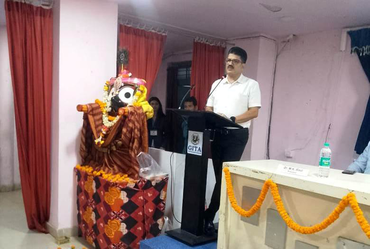 250 units of blood were collected on 27.09.2024 under the aegis of GITA, Engineering college, organised by IRCS, RB, Commissionerate Police Bhubaneswar-Cuttack. CP Sri Sanjeeb Panda, IPS graced the camp as Chief Guest and inaugurated the camp in the presence of Principal Dr M. k. Roul, DC & JS Lalitendu Mohanty & other Faculties. Redcross blood bank of Bhubaneswar collected the blood.