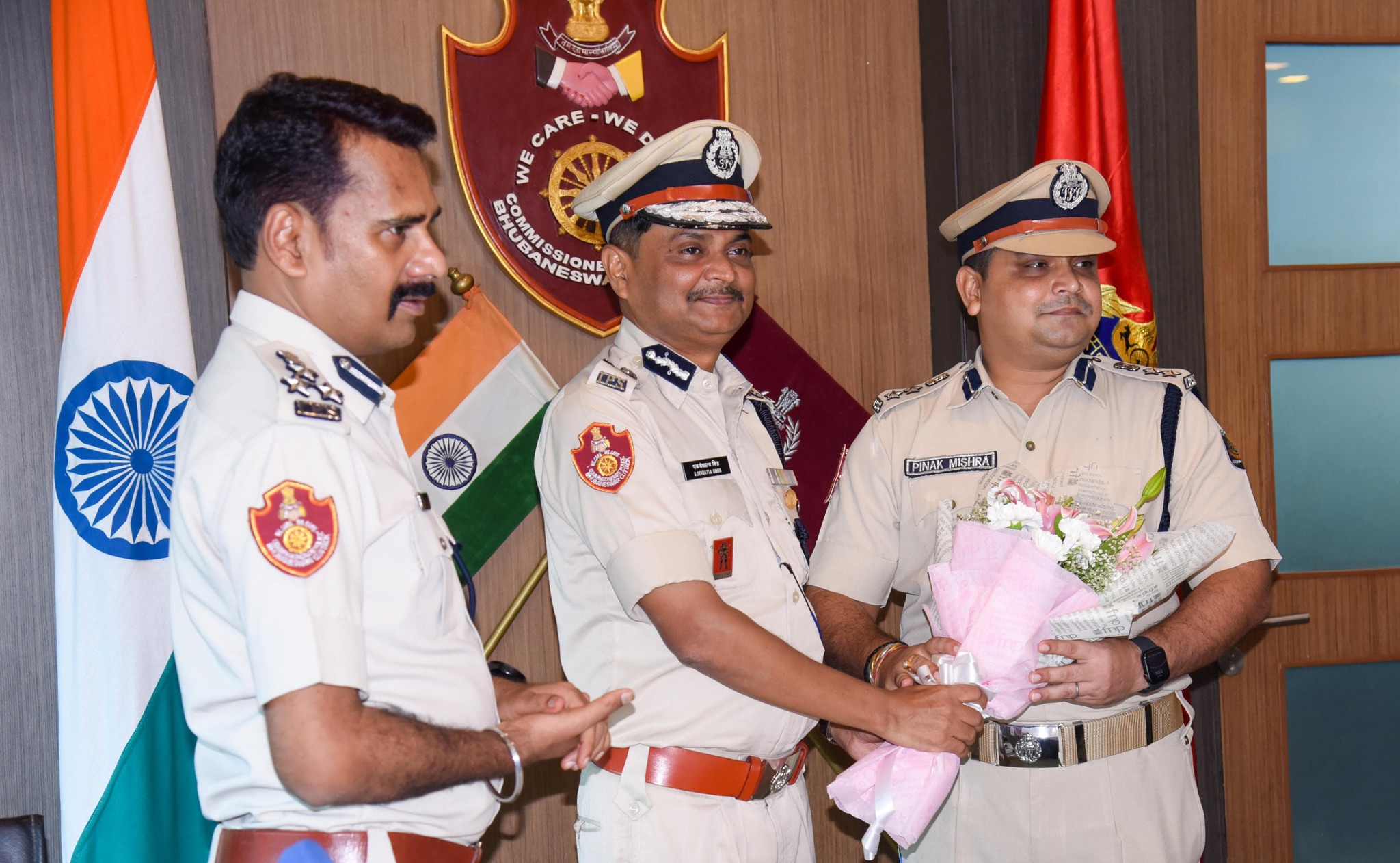 On 03.10.2024 Sri Pinak Mishra, IPS, assumed charge as the new Dy. Commissioner of Police, Bhubaneswar UPD at the Commissionerate Police Hdqrs. in the presence of CP Dr. Suresh Dev Datta Singh, IPS,  Addl. CP Dr. Umashankar Dash, IPS, & other senior officers.