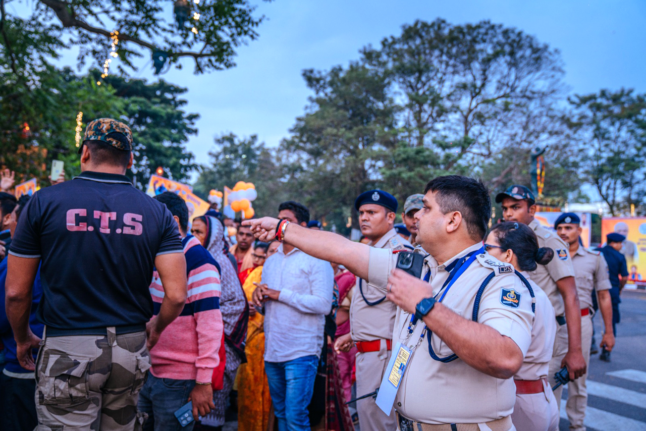 On 30.11.2024, Be it smooth traffic or crowd control, Commissionerate Police Bhubaneswar-Cuttack is trying its best to help people. Every officer and man on duty puts their best foot forward to ensure the least disruptive traffic movement during the DGsP/IGsP Conference. Cooperation of all is solicited.