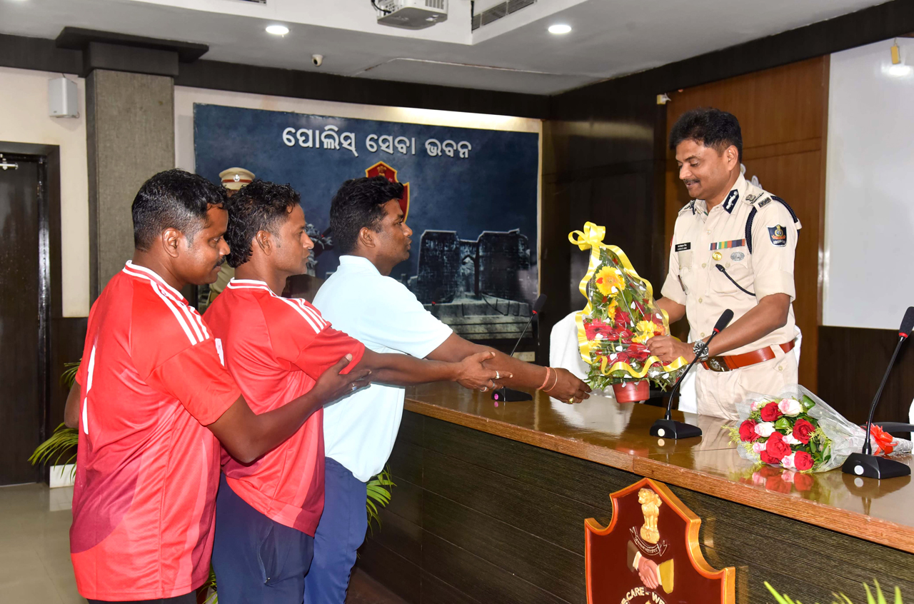 Dr. Suresh Dev Datta Singh, IPS, Commissioner of Police, Bhubaneswar-Cuttack & Sri Pinak Mishra, IPS, DCP Bhubaneswar felicitated the Commissionerate Police Football Team-A on 12.11.2024 at Police Seva Bhawan, Bhubaneswar for winning Gold Medal (1st position) in the 79th State Police Football Championship was held in Cuttack from November 1 to November 10, 2024.