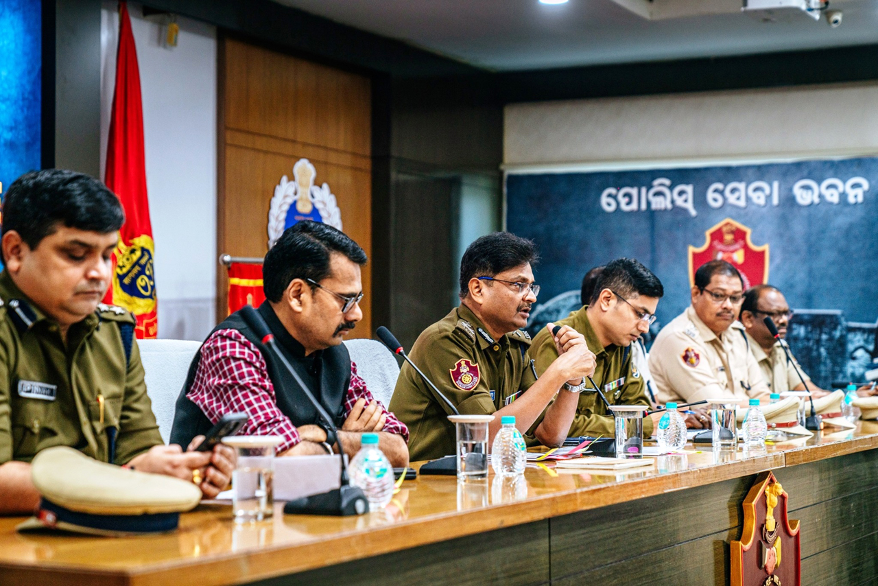 On 19.12.2024 Bhubaneswar-Cuttack Police Commissioner Dr. S. Devadatta Singh led a review meeting on crime investigation and control situation in the commissionerate area. IICs of all the police stations in the commissionerate area attended the meeting.
